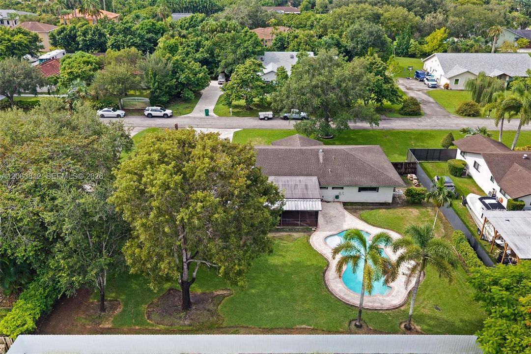 En Venta: $775,000 (4 camas, 2 baños, 2176 Pies cuadrados)