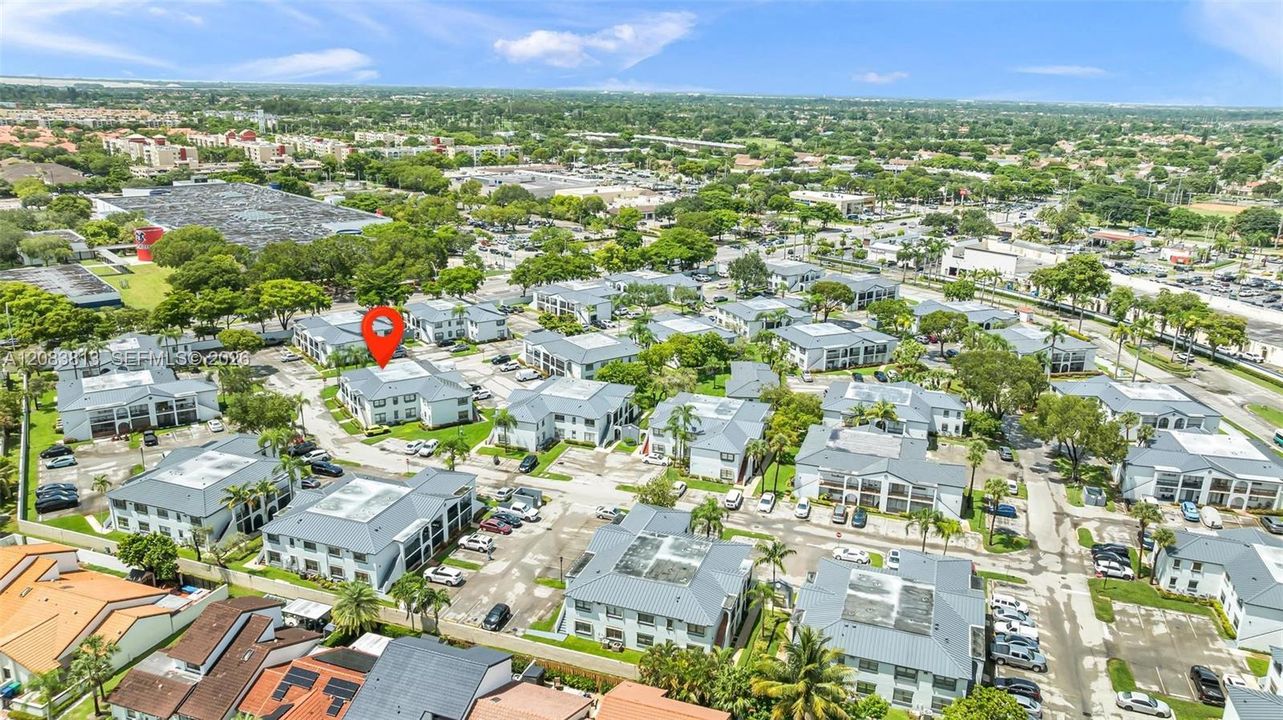На продажу: $279,999 (2 спален, 2 ванн, 900 Квадратных фут)