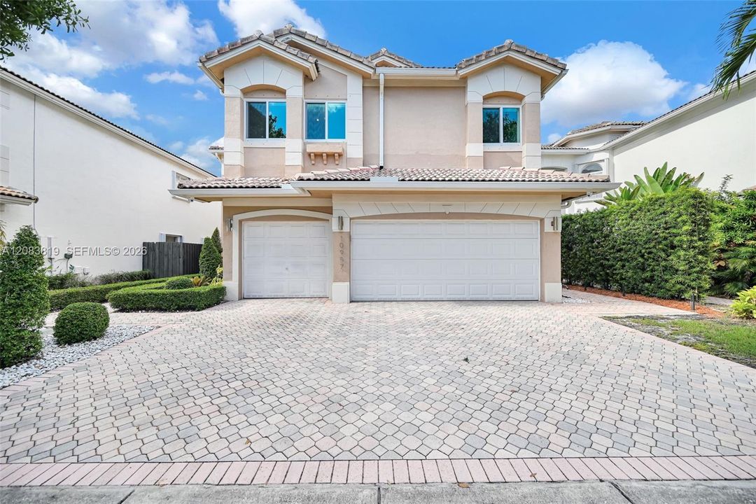 For Sale: $1,790,000 (5 beds, 3 baths, 3052 Square Feet)