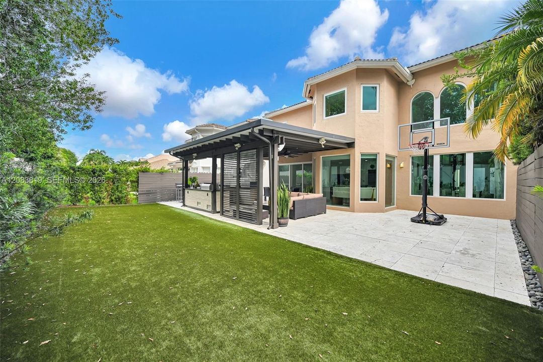 For Sale: $1,790,000 (5 beds, 3 baths, 3052 Square Feet)