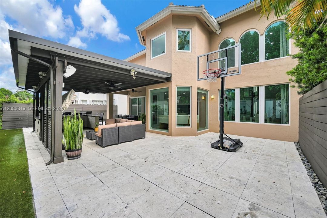 For Sale: $1,790,000 (5 beds, 3 baths, 3052 Square Feet)