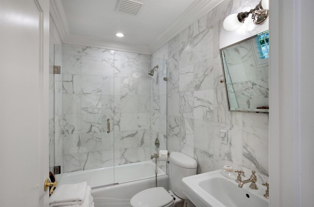 mls_GUEST_BATH_ANGLE_TWO