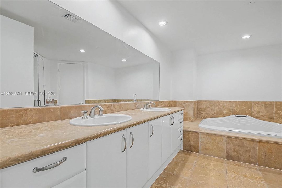 На продажу: $4,995,000 (4 спален, 4 ванн, 3640 Квадратных фут)