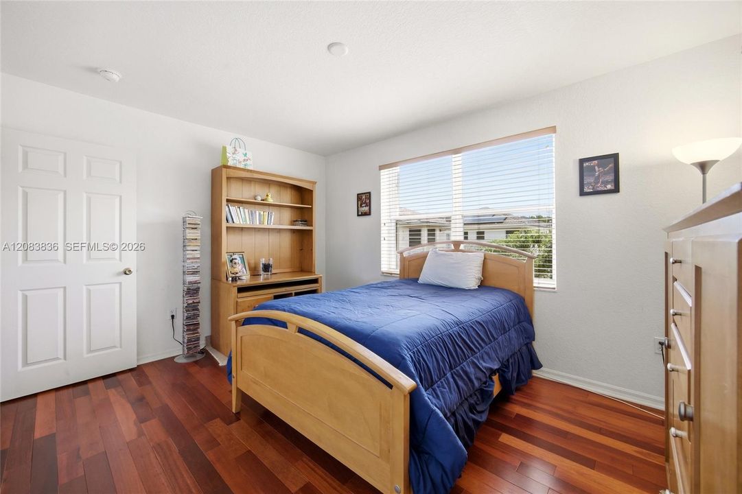En Venta: $950,000 (5 camas, 3 baños, 3034 Pies cuadrados)