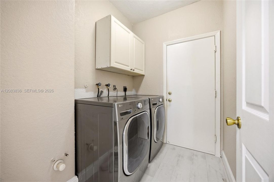 En Venta: $950,000 (5 camas, 3 baños, 3034 Pies cuadrados)