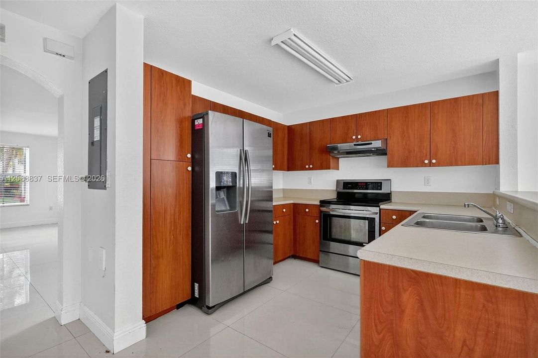 For Rent: $2,950 (3 beds, 2 baths, 1470 Square Feet)