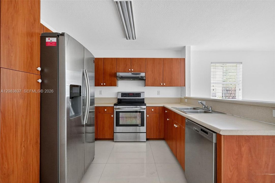 For Rent: $2,950 (3 beds, 2 baths, 1470 Square Feet)