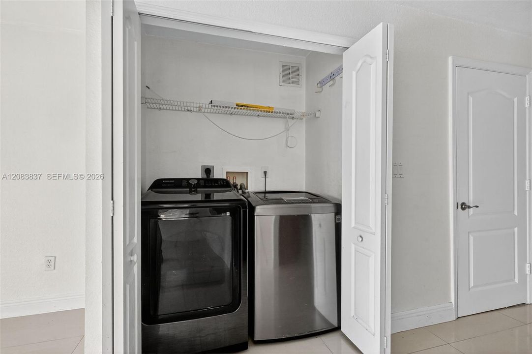 For Rent: $2,950 (3 beds, 2 baths, 1470 Square Feet)