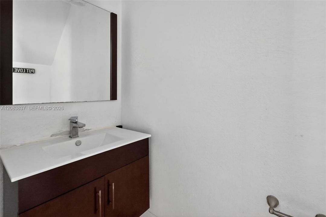 For Rent: $2,950 (3 beds, 2 baths, 1470 Square Feet)