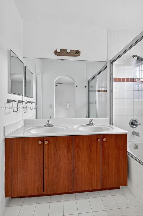 For Rent: $2,950 (3 beds, 2 baths, 1470 Square Feet)