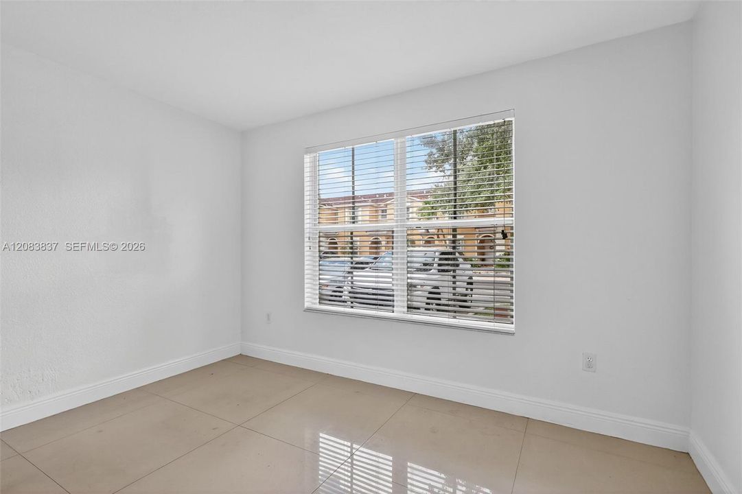 For Rent: $2,950 (3 beds, 2 baths, 1470 Square Feet)