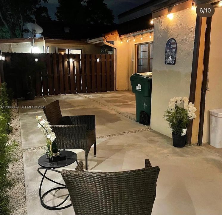 For Rent: $2,900 (2 beds, 2 baths, 932 Square Feet)