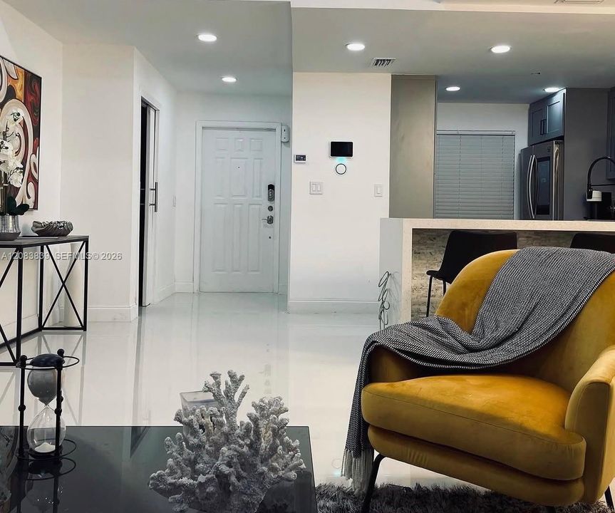 For Rent: $2,900 (2 beds, 2 baths, 932 Square Feet)