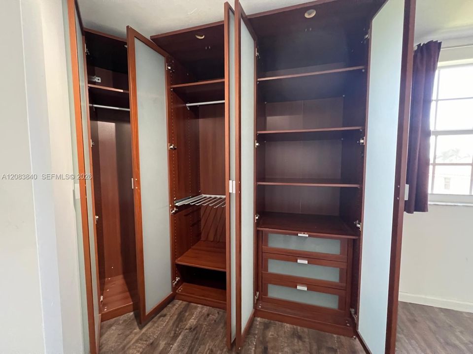 На продажу: $310,000 (2 спален, 2 ванн, 1067 Квадратных фут)