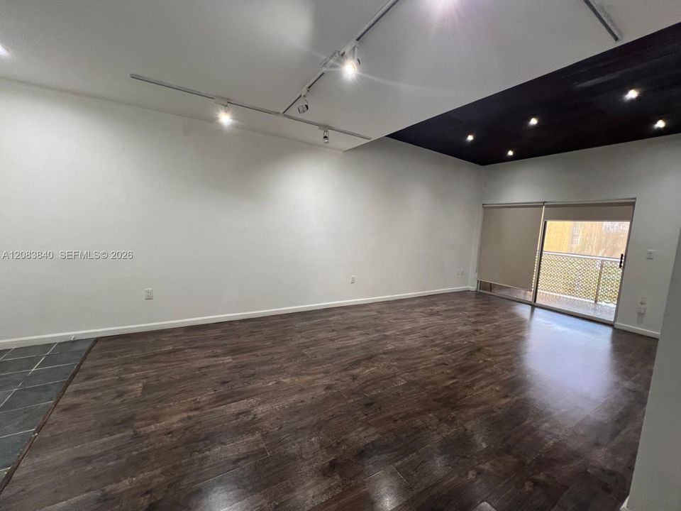 На продажу: $310,000 (2 спален, 2 ванн, 1067 Квадратных фут)