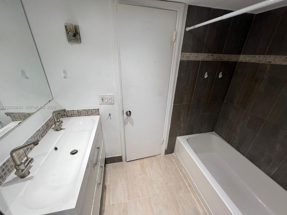 На продажу: $310,000 (2 спален, 2 ванн, 1067 Квадратных фут)