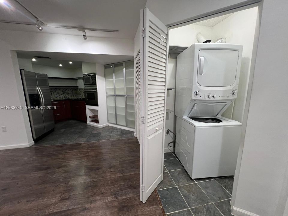 На продажу: $310,000 (2 спален, 2 ванн, 1067 Квадратных фут)