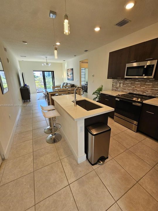 En Venta: $549,000 (3 camas, 2 baños, 1124 Pies cuadrados)