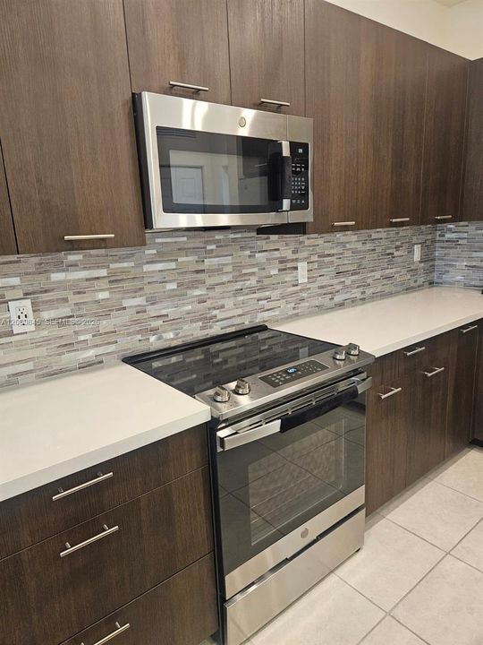 En Venta: $549,000 (3 camas, 2 baños, 1124 Pies cuadrados)