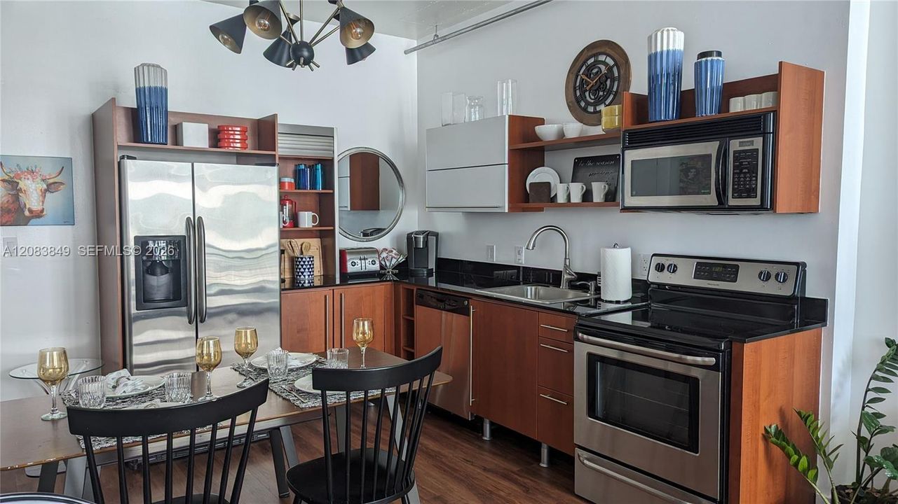 For Rent: $2,600 (0 beds, 1 baths, 638 Square Feet)