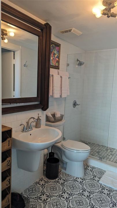For Rent: $2,600 (0 beds, 1 baths, 638 Square Feet)