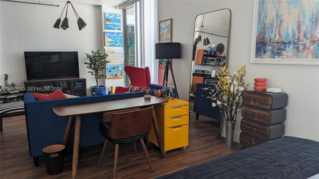For Rent: $2,600 (0 beds, 1 baths, 638 Square Feet)