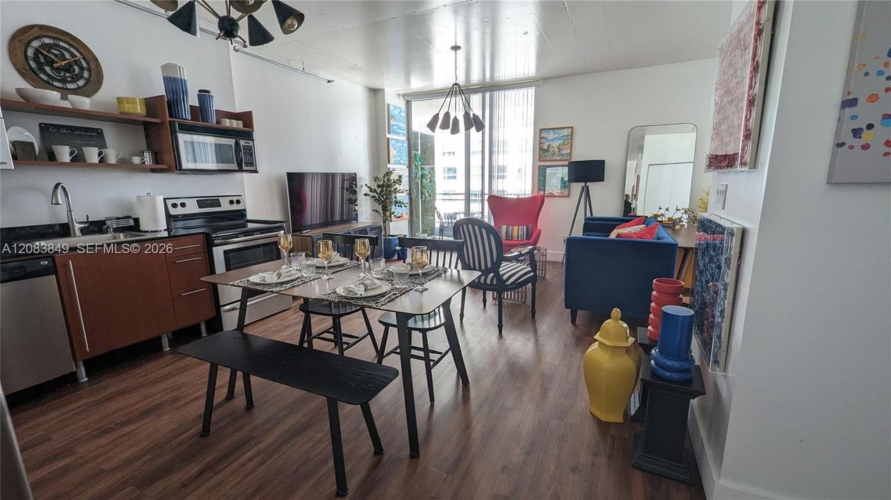 For Rent: $2,600 (0 beds, 1 baths, 638 Square Feet)