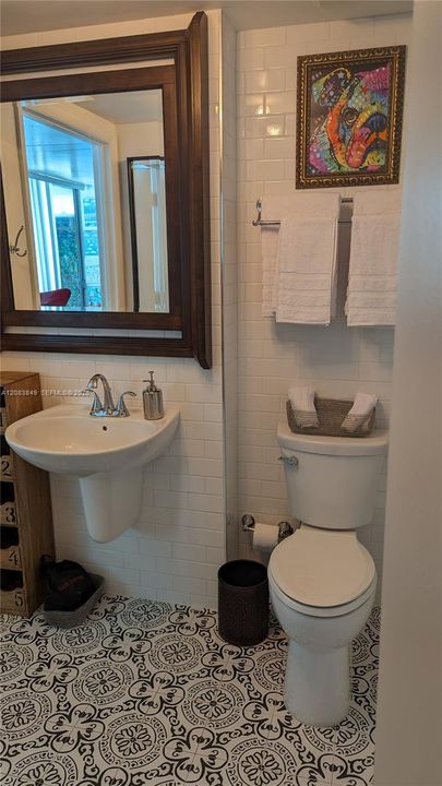 For Rent: $2,600 (0 beds, 1 baths, 638 Square Feet)