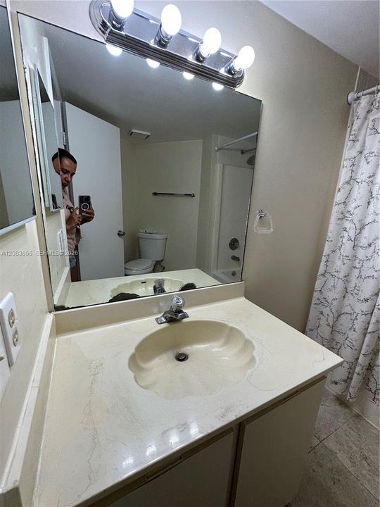 For Rent: $2,500 (2 beds, 2 baths, 1000 Square Feet)