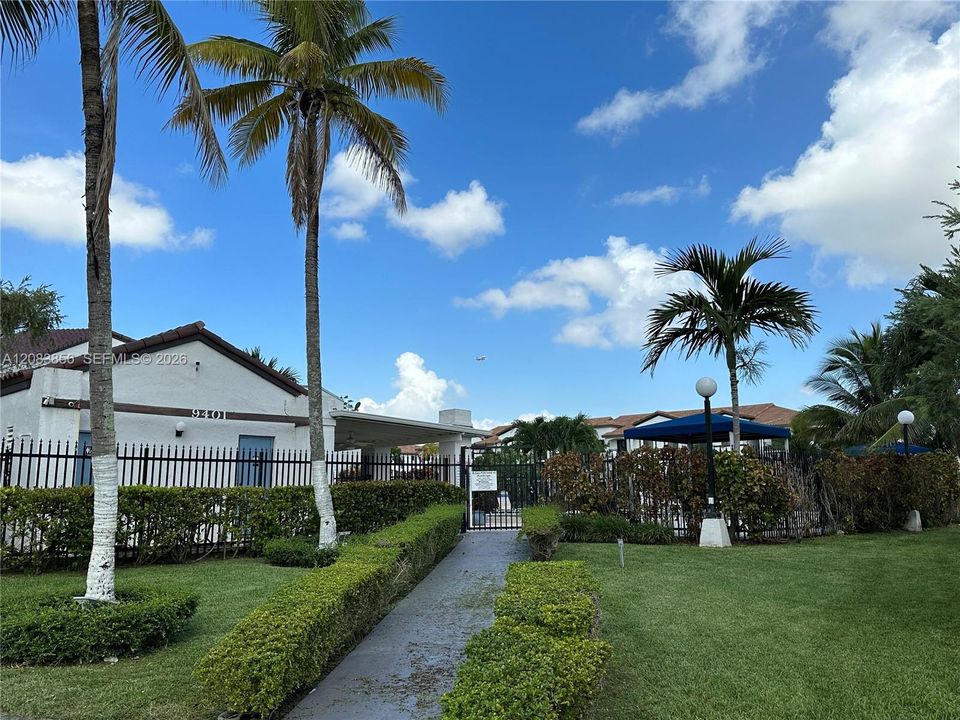 For Rent: $2,500 (2 beds, 2 baths, 1000 Square Feet)