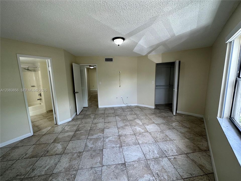 For Rent: $2,500 (2 beds, 2 baths, 1000 Square Feet)