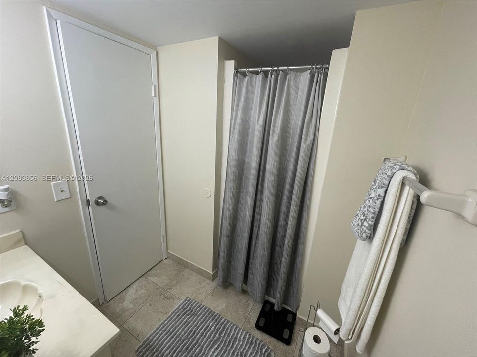 For Rent: $2,500 (2 beds, 2 baths, 1000 Square Feet)