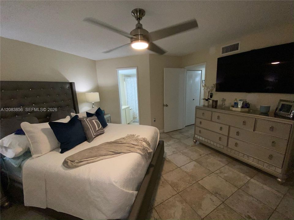 For Rent: $2,500 (2 beds, 2 baths, 1000 Square Feet)
