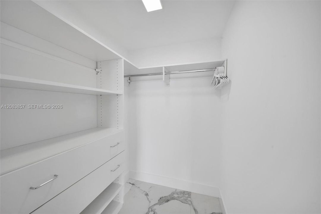 For Rent: $10,000 (3 beds, 3 baths, 1841 Square Feet)