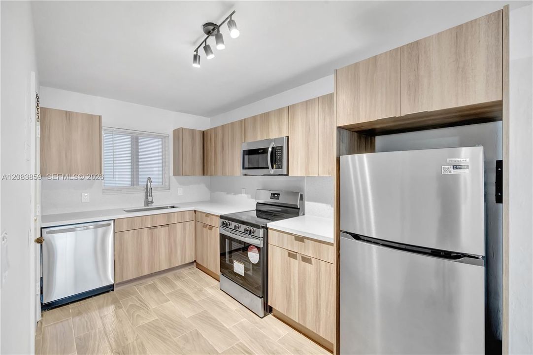 В аренду: $1,850 (1 спален, 1 ванн, 725 Квадратных фут)