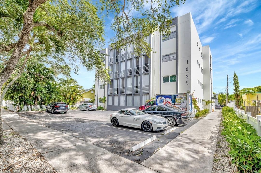 В аренду: $1,850 (1 спален, 1 ванн, 725 Квадратных фут)