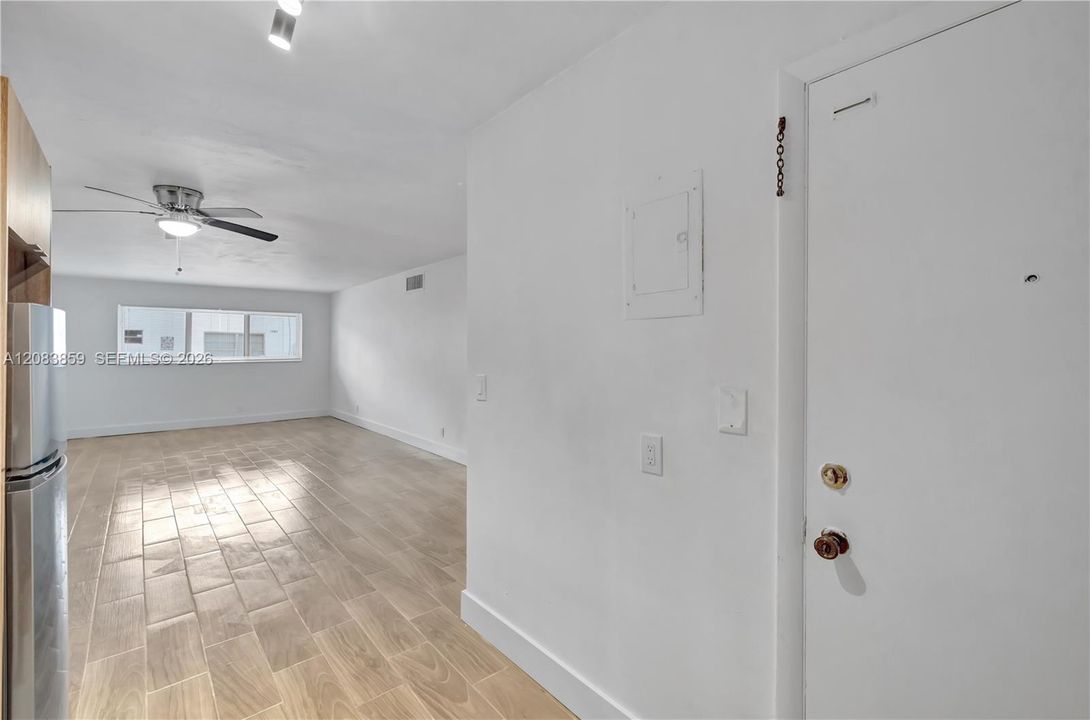 В аренду: $1,850 (1 спален, 1 ванн, 725 Квадратных фут)