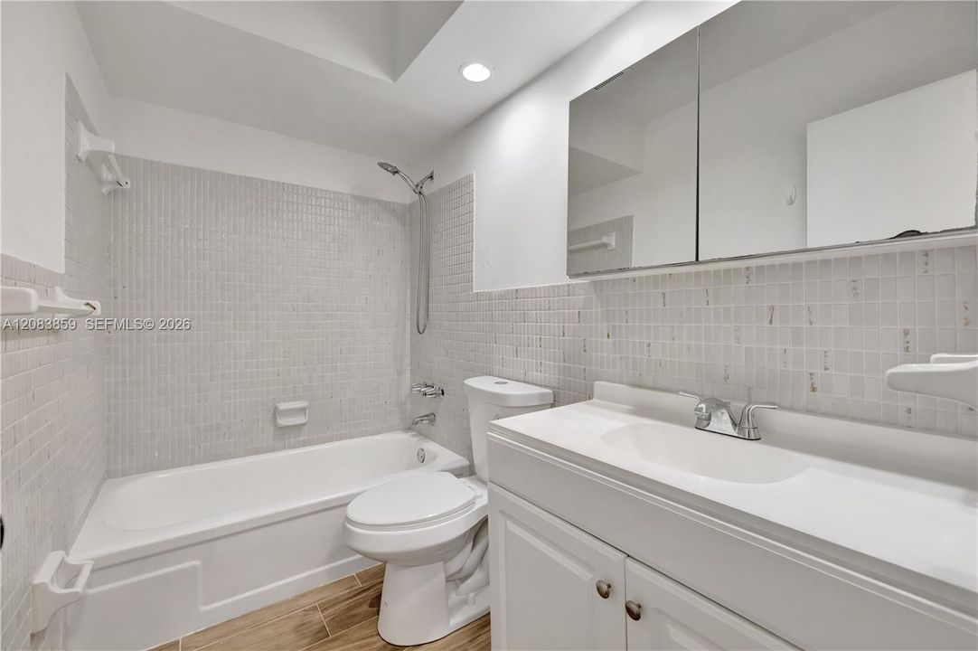 В аренду: $1,850 (1 спален, 1 ванн, 725 Квадратных фут)