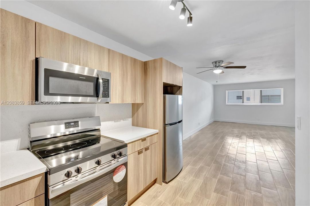 В аренду: $1,850 (1 спален, 1 ванн, 725 Квадратных фут)