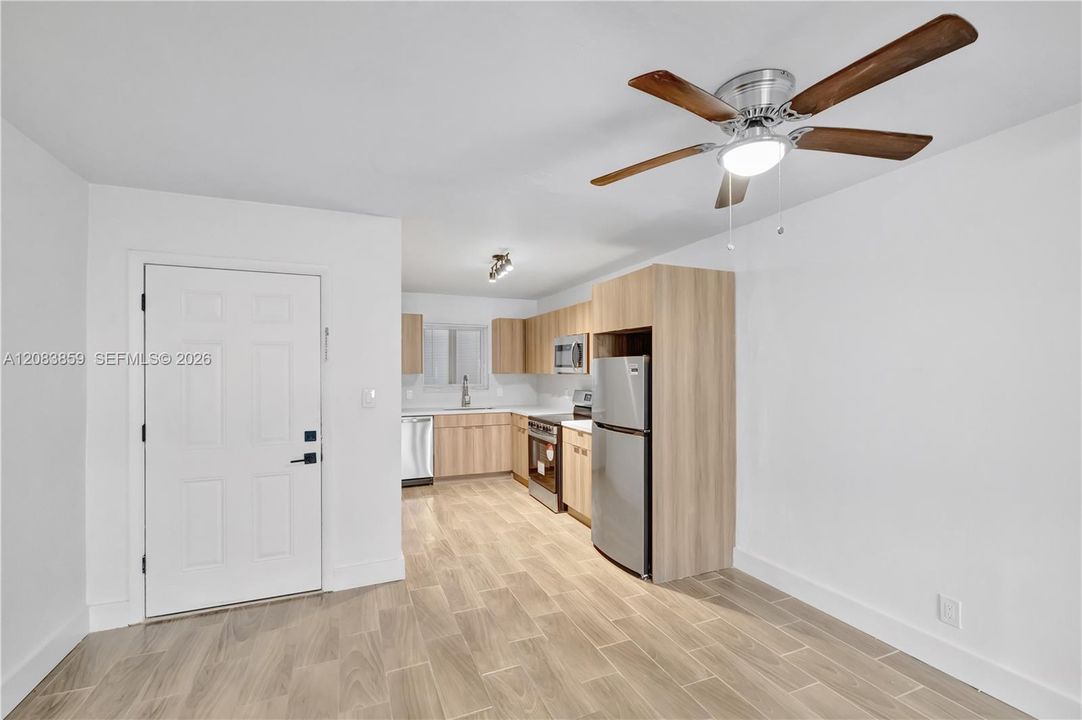 В аренду: $1,850 (1 спален, 1 ванн, 725 Квадратных фут)