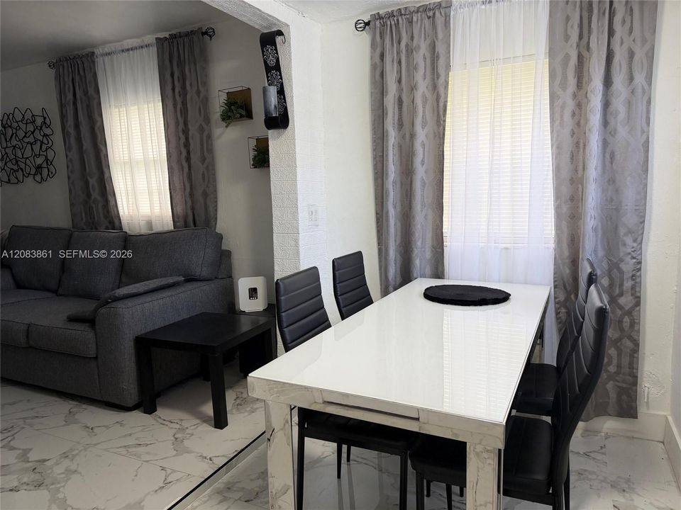 На продажу: $349,000 (3 спален, 2 ванн, 620 Квадратных фут)