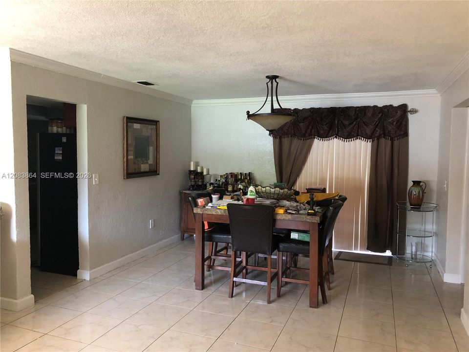 For Rent: $3,000 (3 beds, 2 baths, 1667 Square Feet)