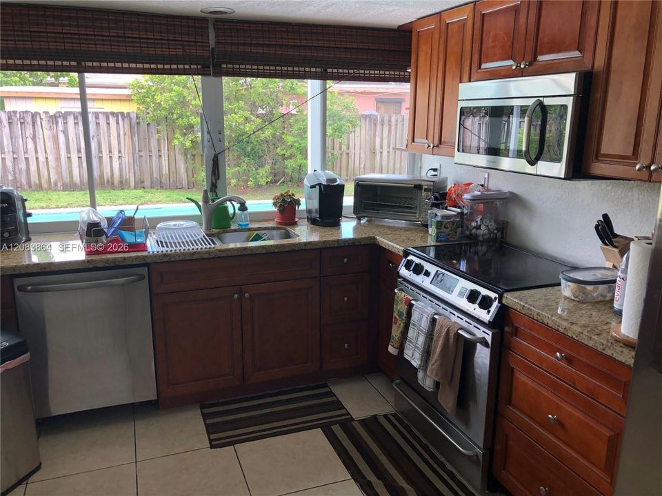 For Rent: $3,000 (3 beds, 2 baths, 1667 Square Feet)