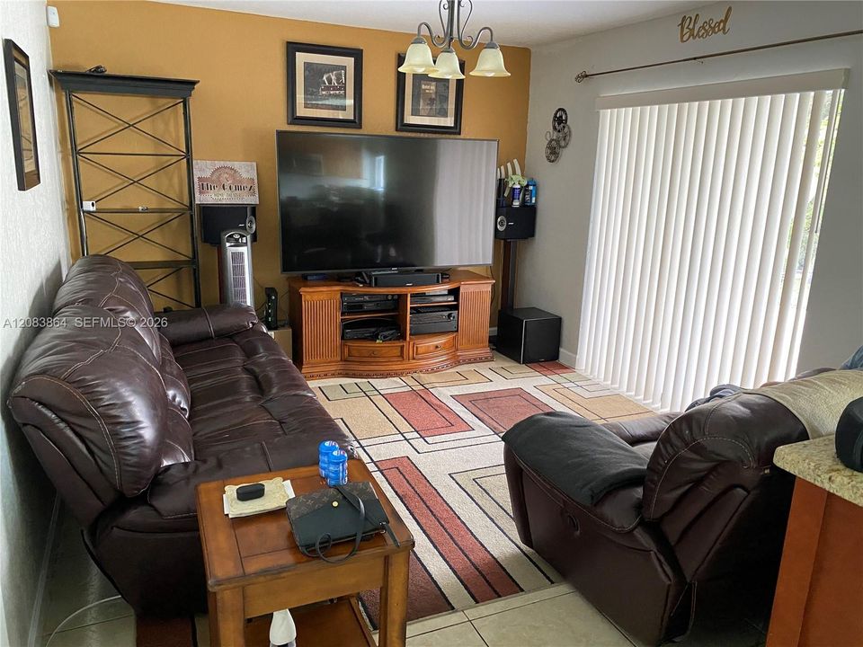 For Rent: $3,000 (3 beds, 2 baths, 1667 Square Feet)