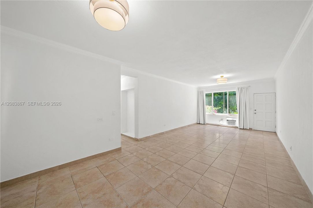 For Rent: $2,350 (1 beds, 1 baths, 750 Square Feet)