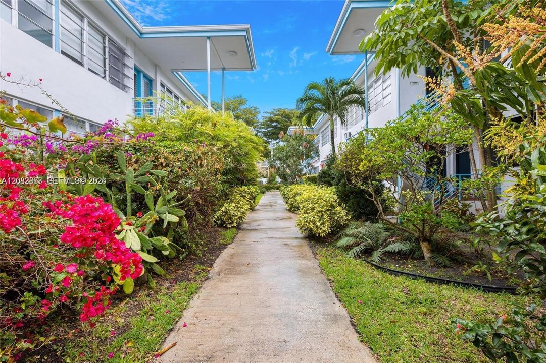 For Rent: $2,350 (1 beds, 1 baths, 750 Square Feet)