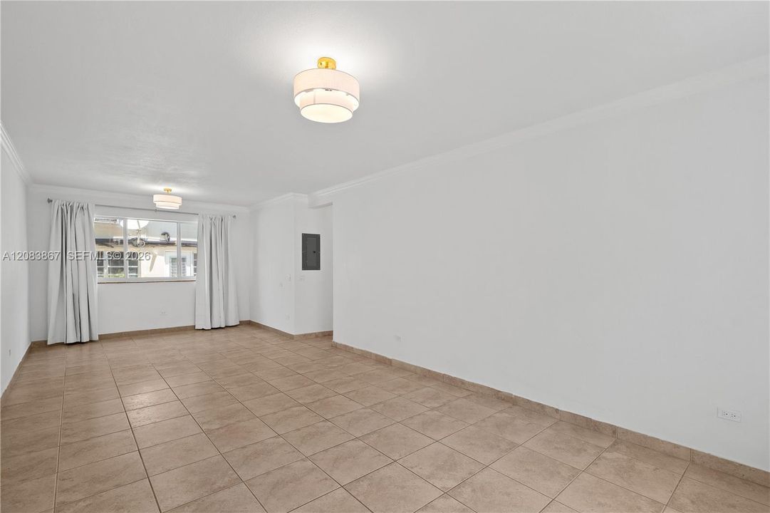 For Rent: $2,350 (1 beds, 1 baths, 750 Square Feet)