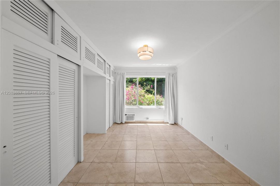 For Rent: $2,350 (1 beds, 1 baths, 750 Square Feet)