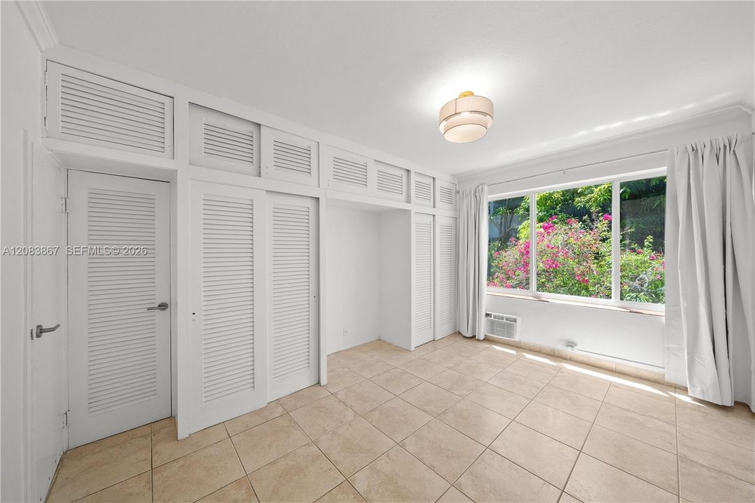 For Rent: $2,350 (1 beds, 1 baths, 750 Square Feet)