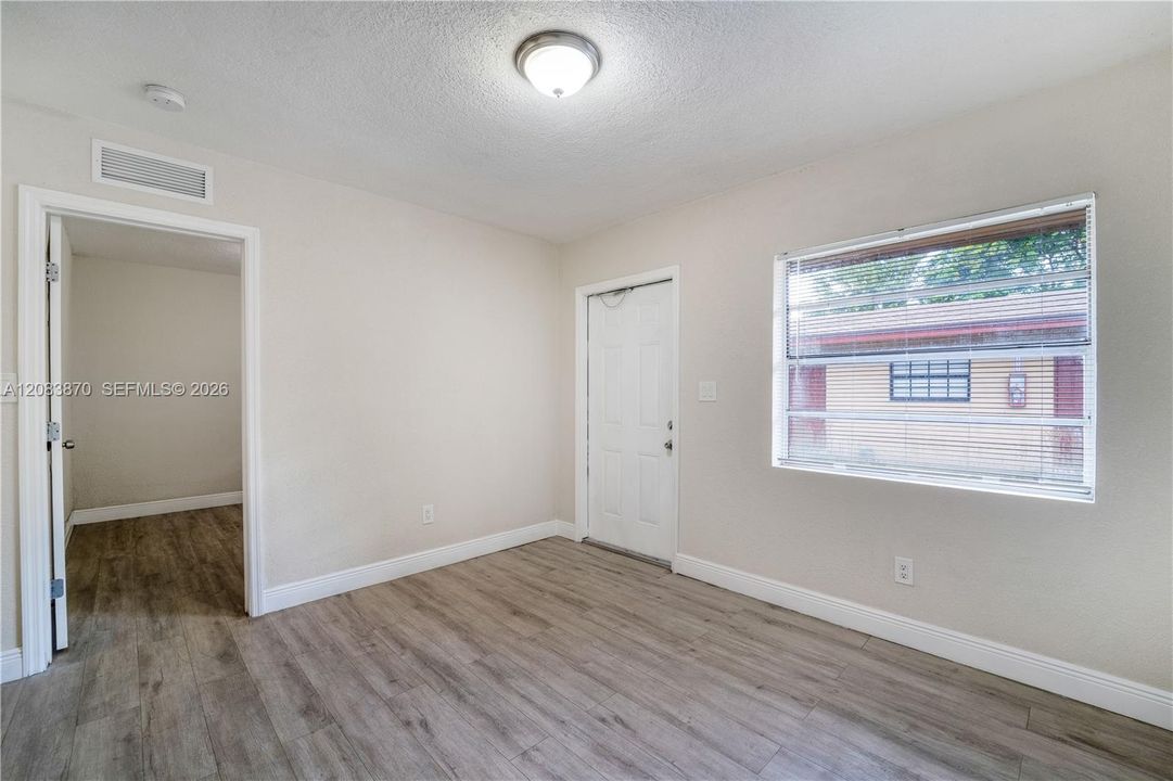 For Rent: $1,500 (2 beds, 1 baths, 2079 Square Feet)
